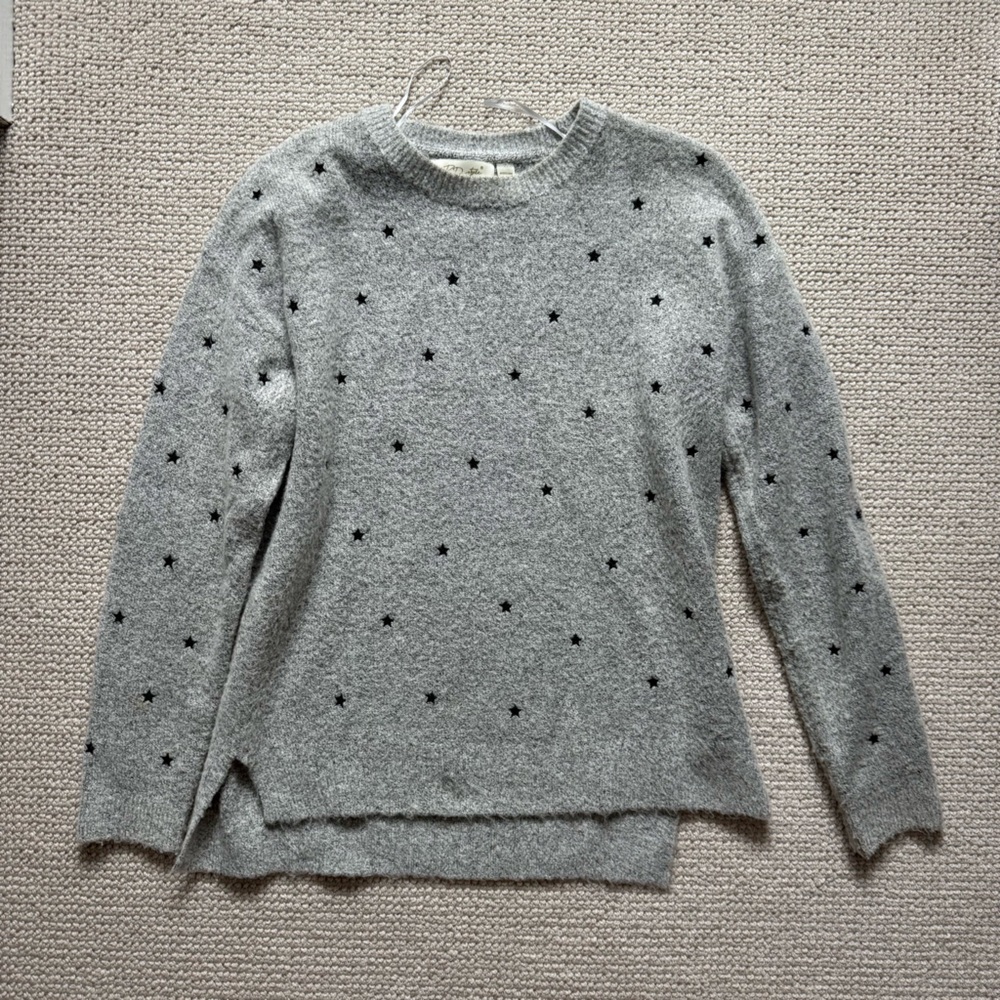 RD Style Gray Sweater with Black Star Accents